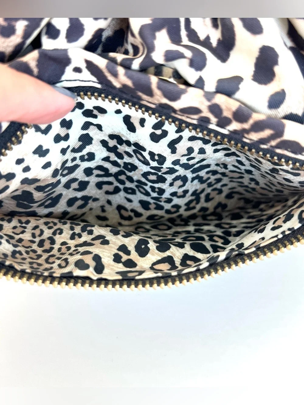 CHICO’S Leopard Print Nylon Drawstring Organizer Travel Accessories Makeup Bag